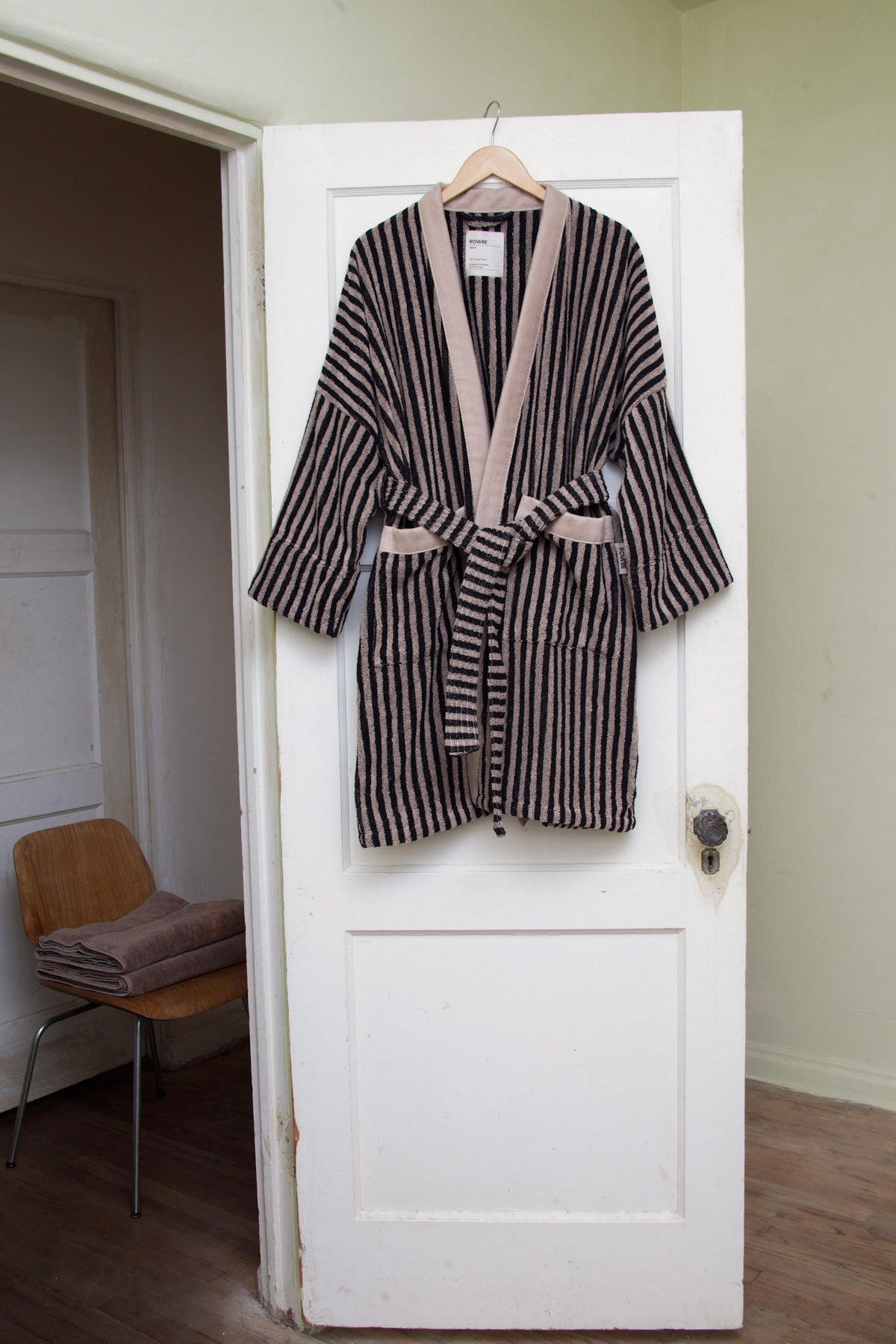 Taupe / Black / Stripes